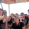 Mesmo durante uma viagem de barco no lago de Genebra há sempre a necessidade de uma 'selfie'!